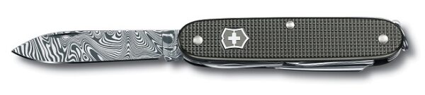 Victorinox Pioneer X,0.8231.J16 Damast blade green gray keräily KPL